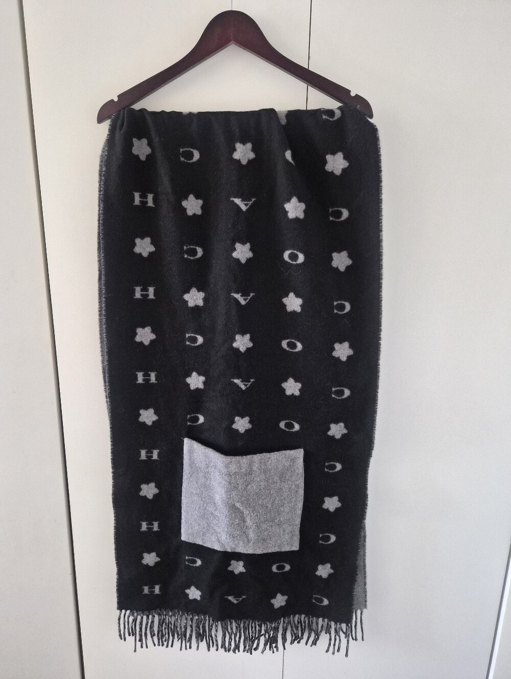 Coach Reversible Wool Scarf with Pockets – Black & Gray